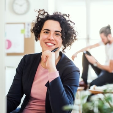 a-portrait-of-young-businesswoman-sitting-in-a-JABCPXQ-min